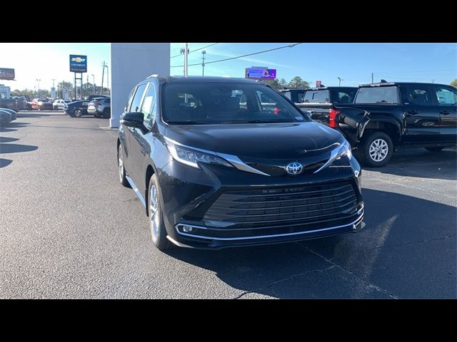 2025 Toyota Sienna Limited