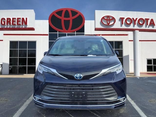 2025 Toyota Sienna Limited