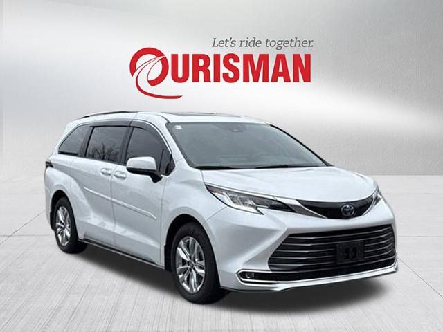 2025 Toyota Sienna Limited
