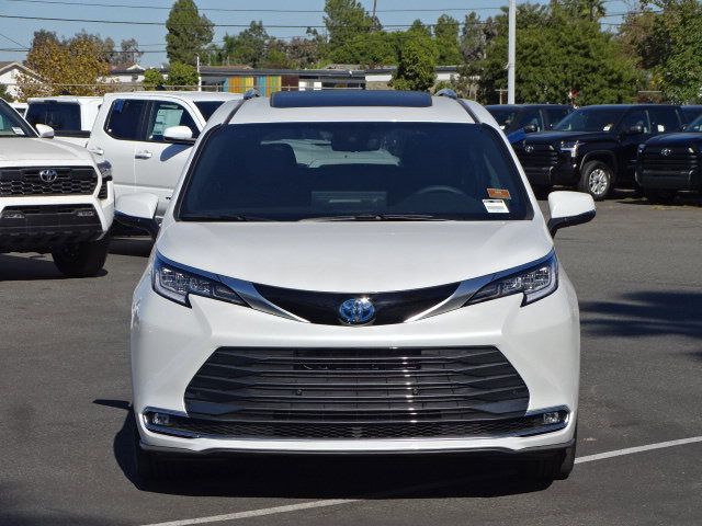 2025 Toyota Sienna Limited