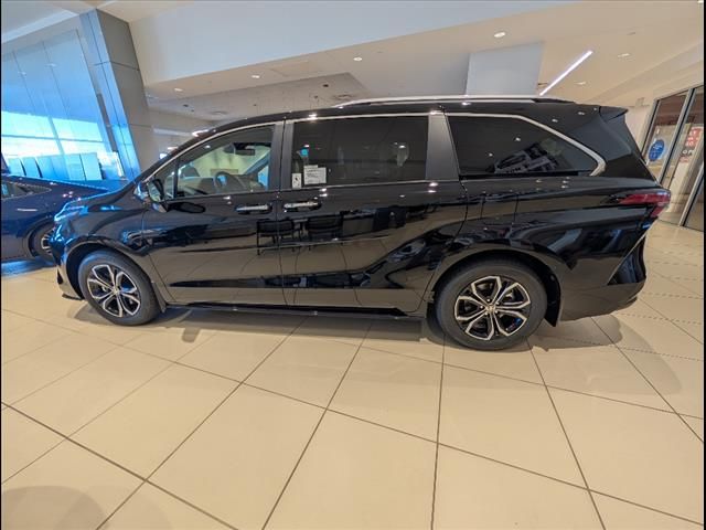 2025 Toyota Sienna Platinum