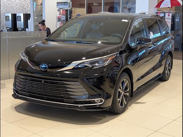 2025 Toyota Sienna Platinum