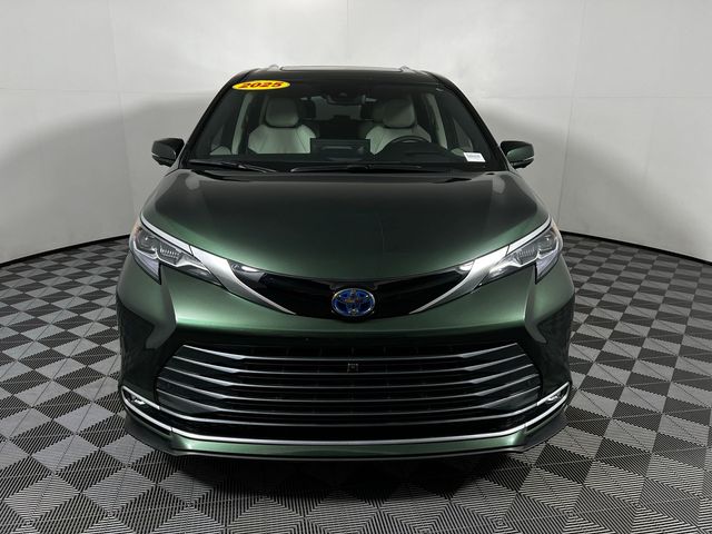 2025 Toyota Sienna Platinum