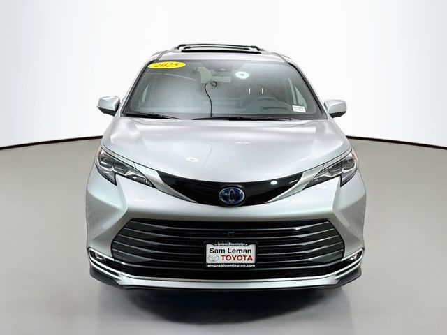 2025 Toyota Sienna Platinum
