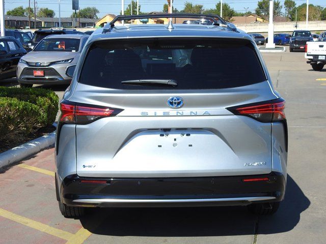 2025 Toyota Sienna Platinum