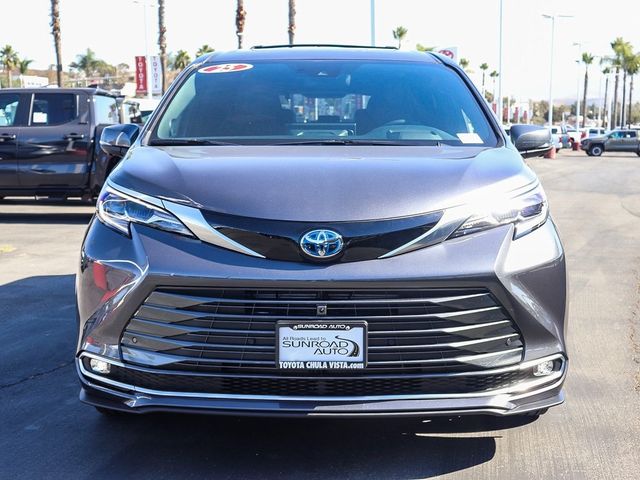 2025 Toyota Sienna Platinum