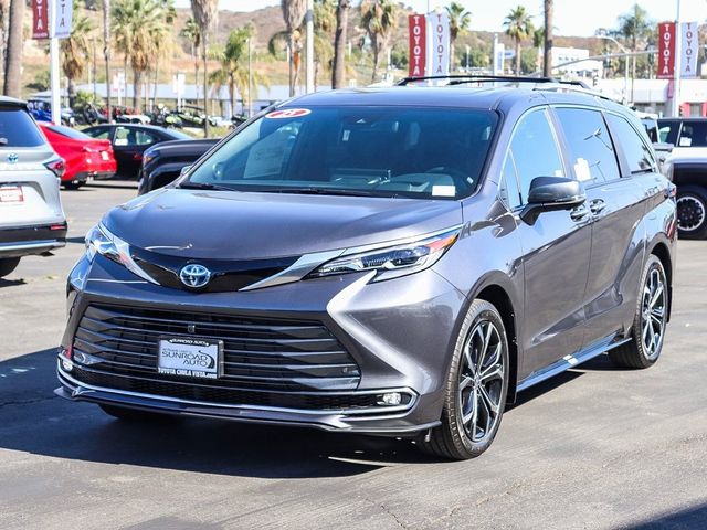 2025 Toyota Sienna Platinum