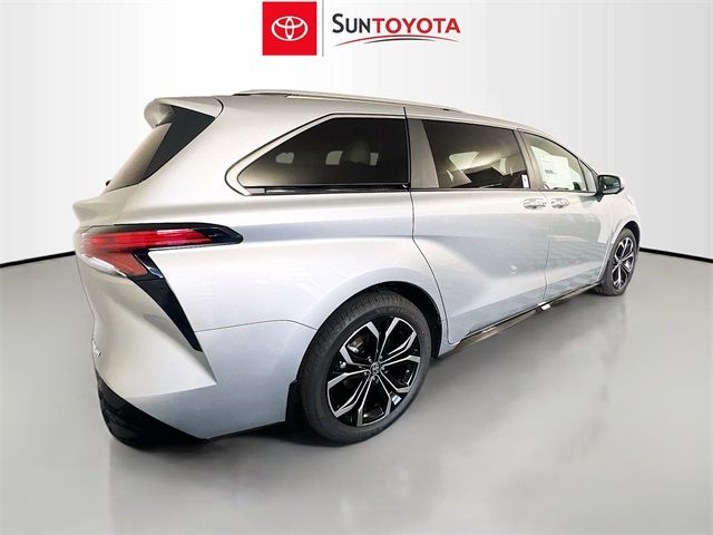 2025 Toyota Sienna Platinum