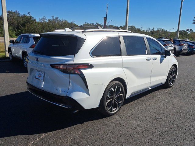 2025 Toyota Sienna Platinum