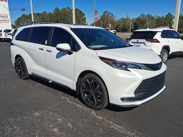 2025 Toyota Sienna Platinum