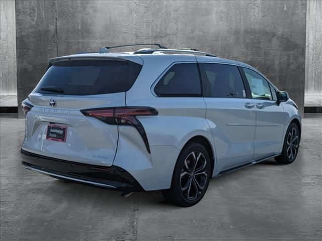 2025 Toyota Sienna Platinum