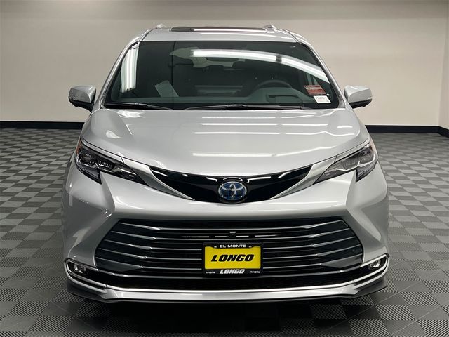 2025 Toyota Sienna Platinum