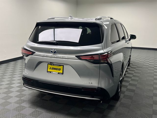 2025 Toyota Sienna Platinum