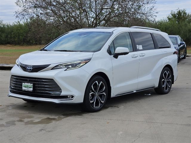 2025 Toyota Sienna Platinum