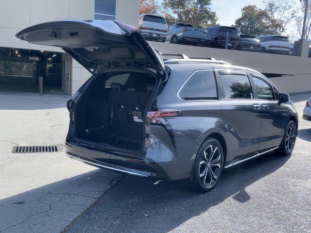 2025 Toyota Sienna Platinum