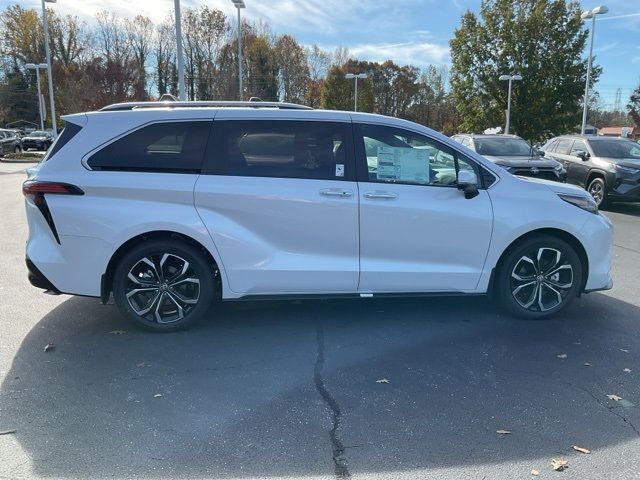 2025 Toyota Sienna Platinum