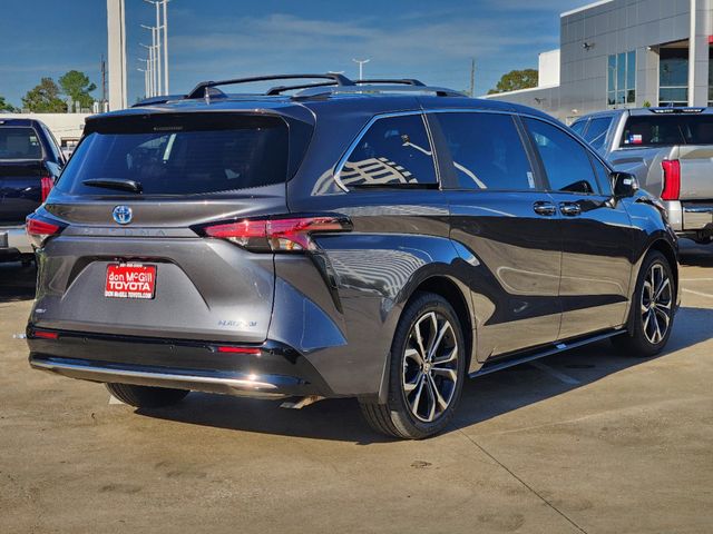 2025 Toyota Sienna Platinum