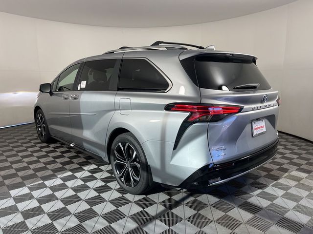 2025 Toyota Sienna Platinum