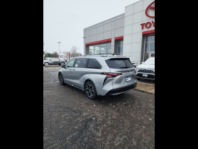 2025 Toyota Sienna Platinum