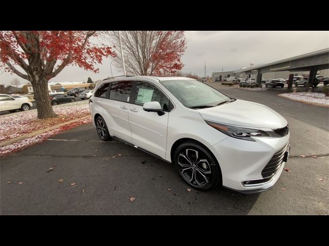 2025 Toyota Sienna Platinum