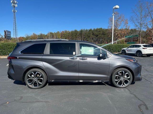 2025 Toyota Sienna Platinum