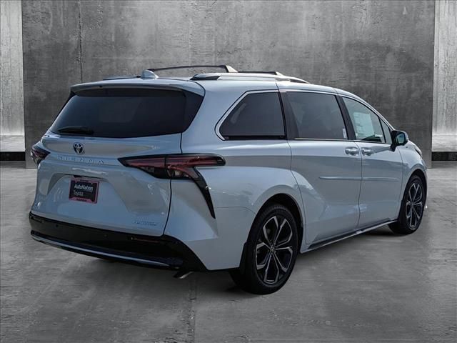 2025 Toyota Sienna Platinum