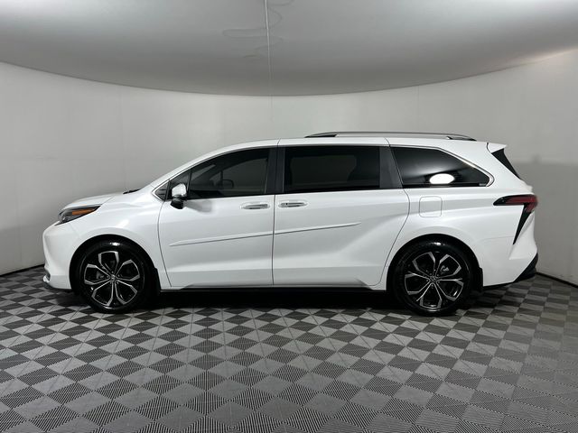 2025 Toyota Sienna Platinum