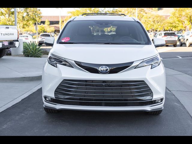 2025 Toyota Sienna Platinum