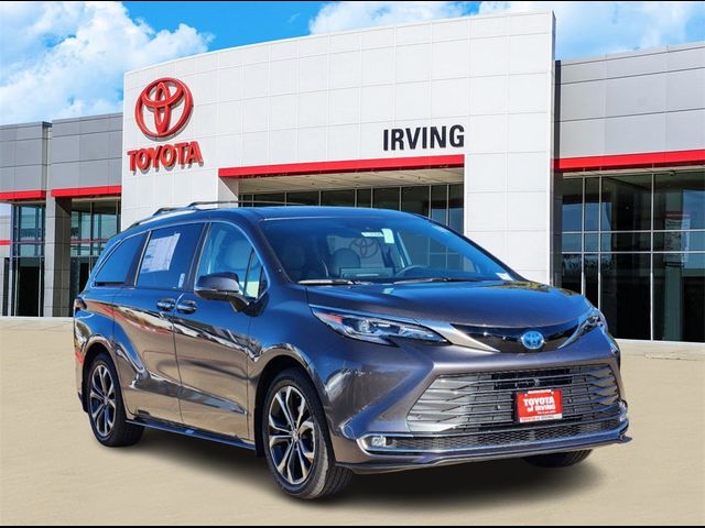 2025 Toyota Sienna Platinum