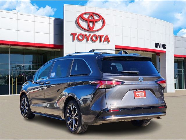 2025 Toyota Sienna Platinum