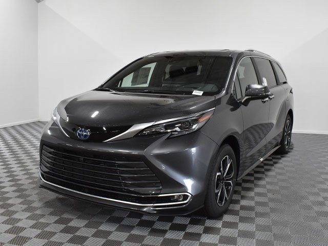 2025 Toyota Sienna Platinum