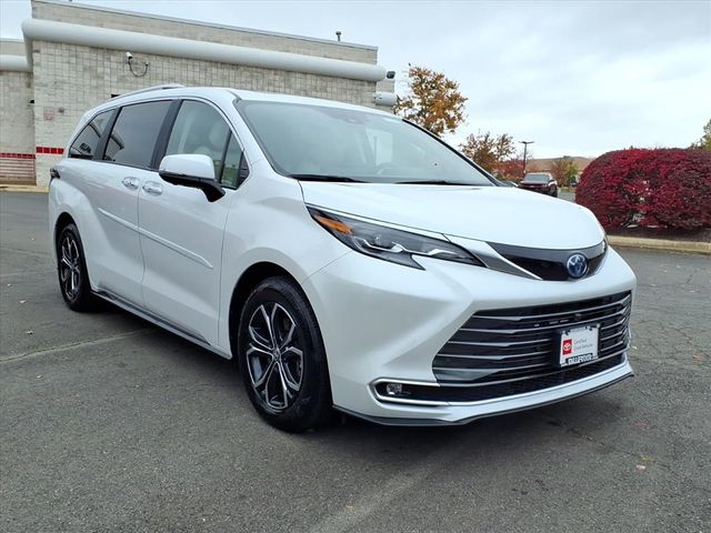 2025 Toyota Sienna Platinum