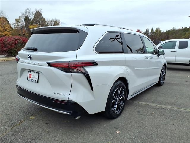 2025 Toyota Sienna Platinum