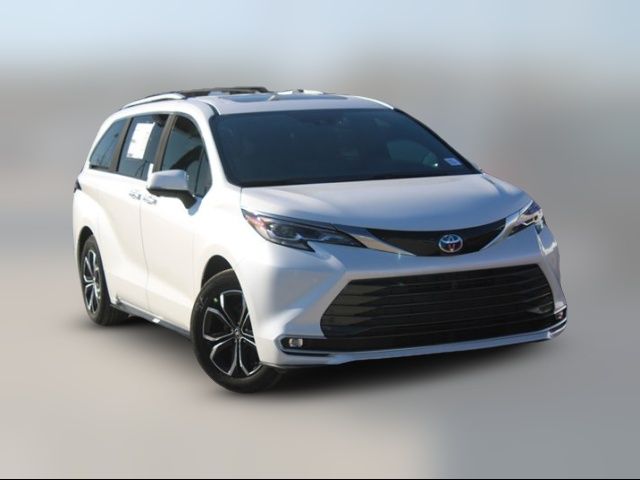 2025 Toyota Sienna Platinum