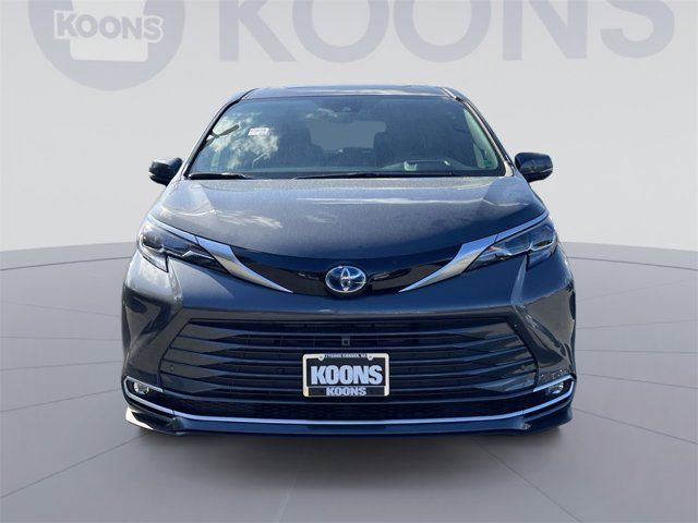 2025 Toyota Sienna Platinum