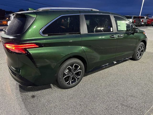 2025 Toyota Sienna Platinum