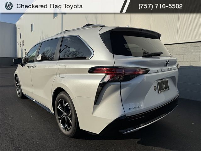 2025 Toyota Sienna Platinum