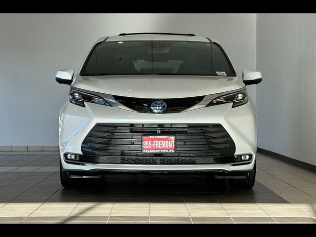 2025 Toyota Sienna Platinum