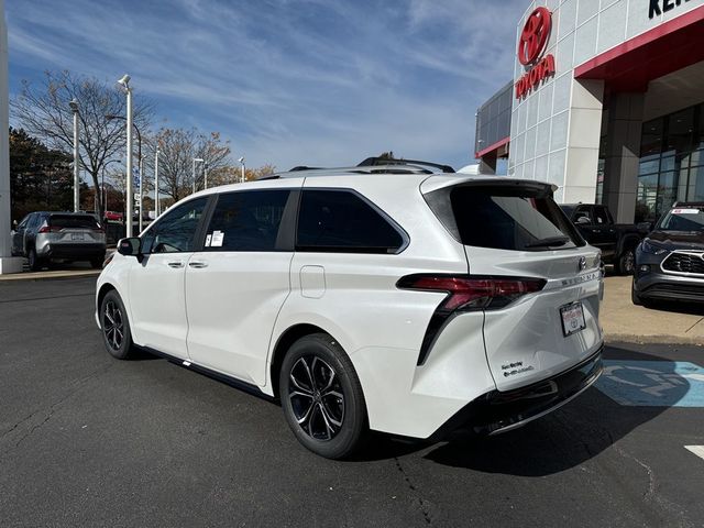 2025 Toyota Sienna Platinum