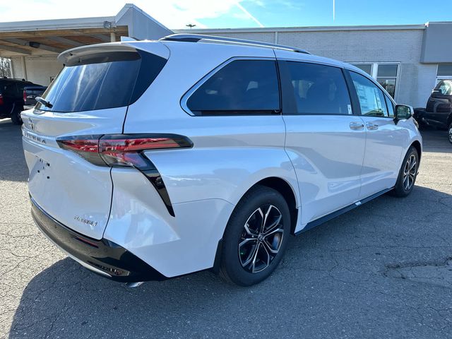 2025 Toyota Sienna Platinum