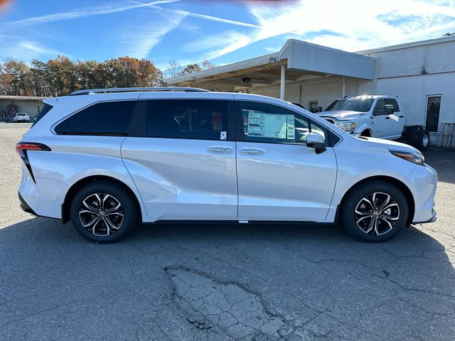 2025 Toyota Sienna Platinum