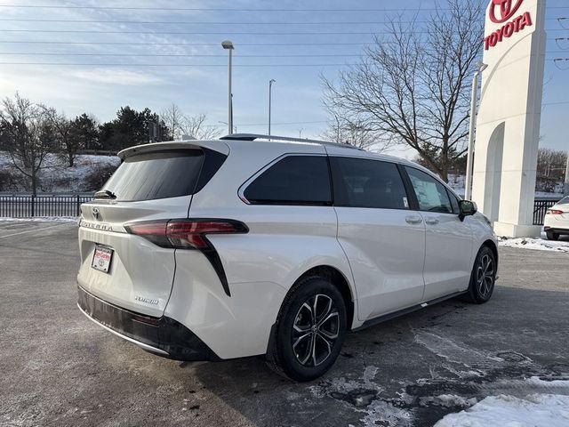 2025 Toyota Sienna Platinum