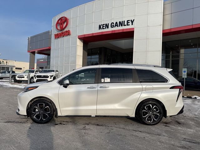 2025 Toyota Sienna Platinum