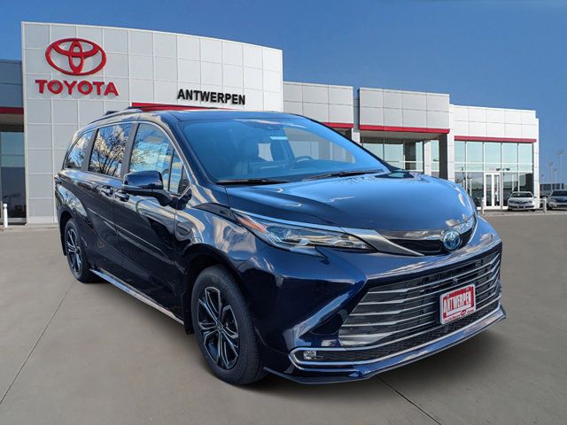 2025 Toyota Sienna Platinum