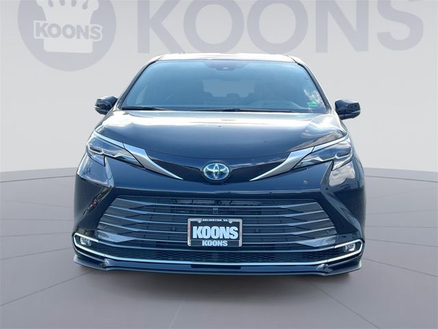 2025 Toyota Sienna Platinum