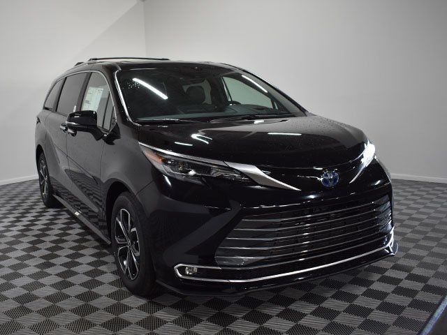 2025 Toyota Sienna Platinum