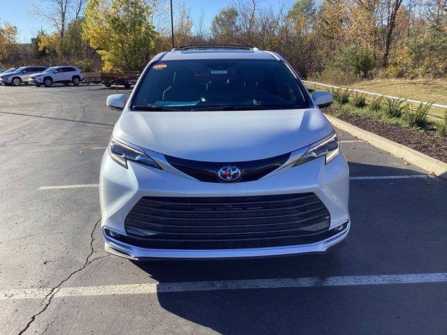 2025 Toyota Sienna Platinum