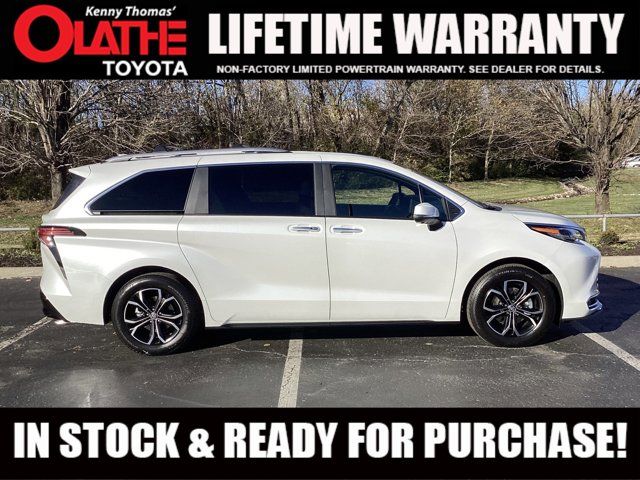 2025 Toyota Sienna Platinum