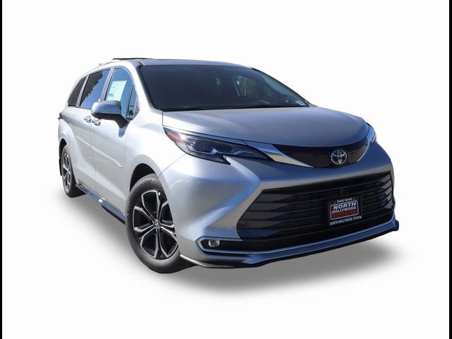 2025 Toyota Sienna Platinum