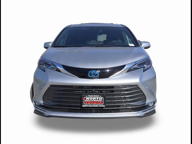 2025 Toyota Sienna Platinum